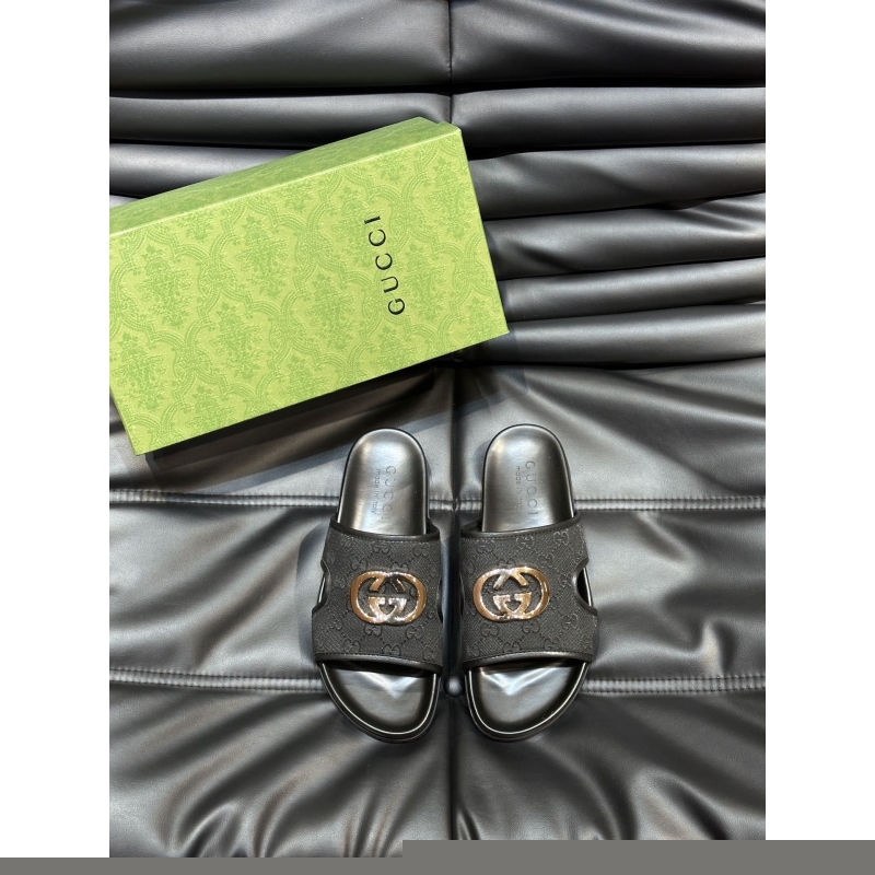 G*u*i slippers